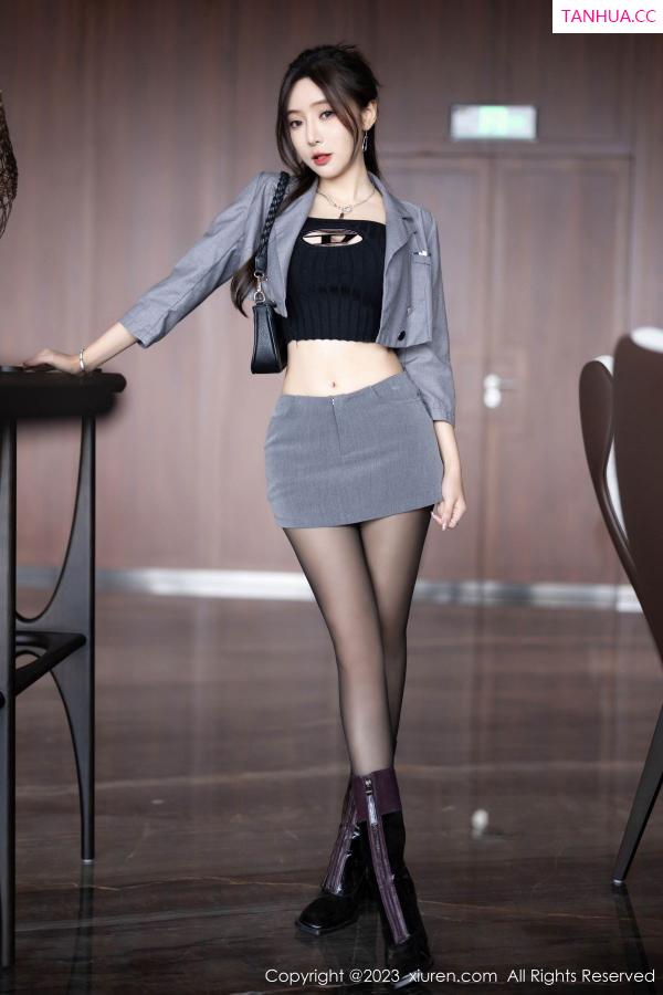 王馨瑶  [XiuRen]高清写真图 2023.10.20 No.7545 王馨瑶yanni 黑丝美腿第4张图片